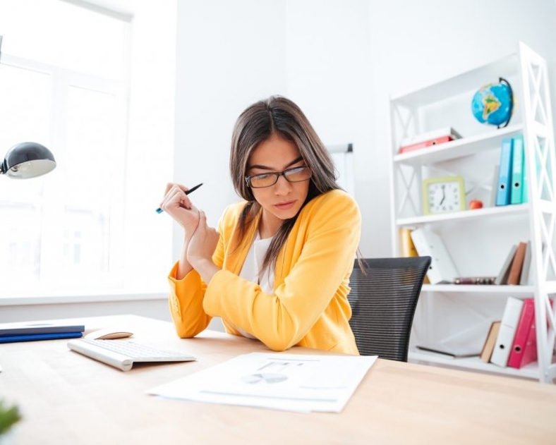 businesswoman-analysing-document